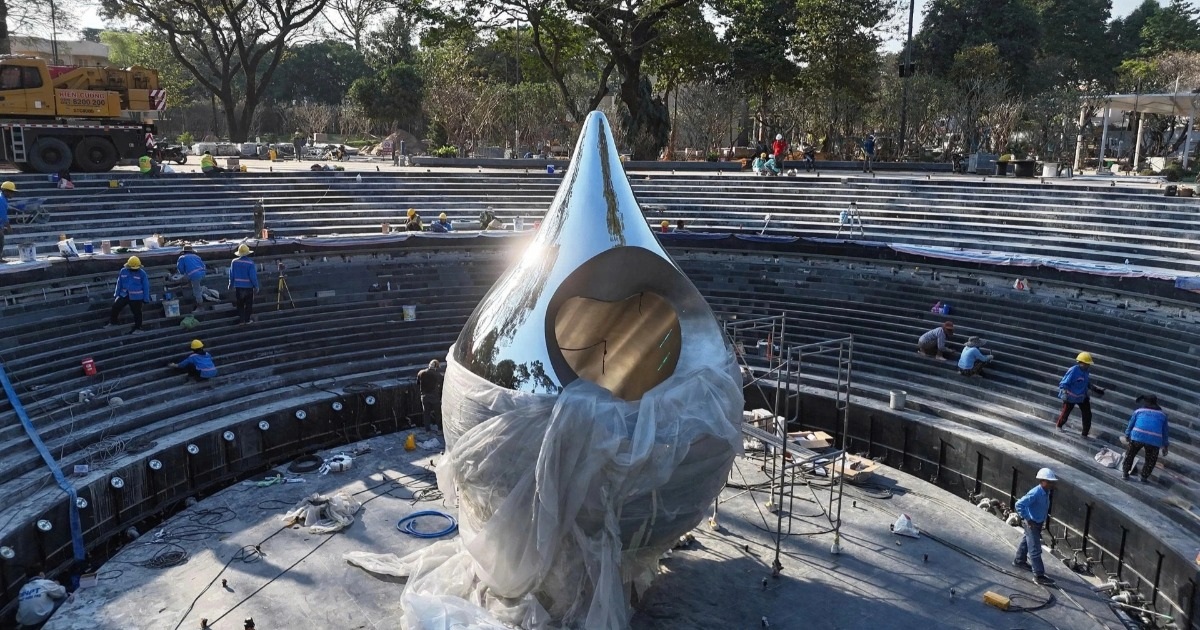 Soi mình qua “giọt nước mắt” tưởng nhớ nạn nhân Covid-19 ở TPHCM