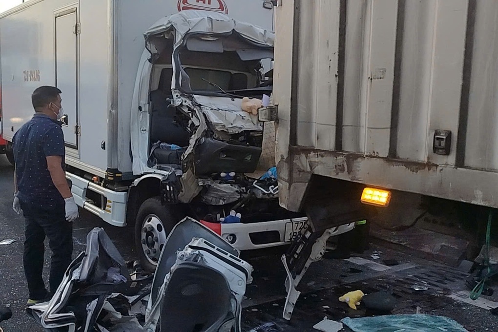 Tai nạn liên hoàn trên cao tốc TPHCM - Long Thành, tài xế xe tải tử vong - 1