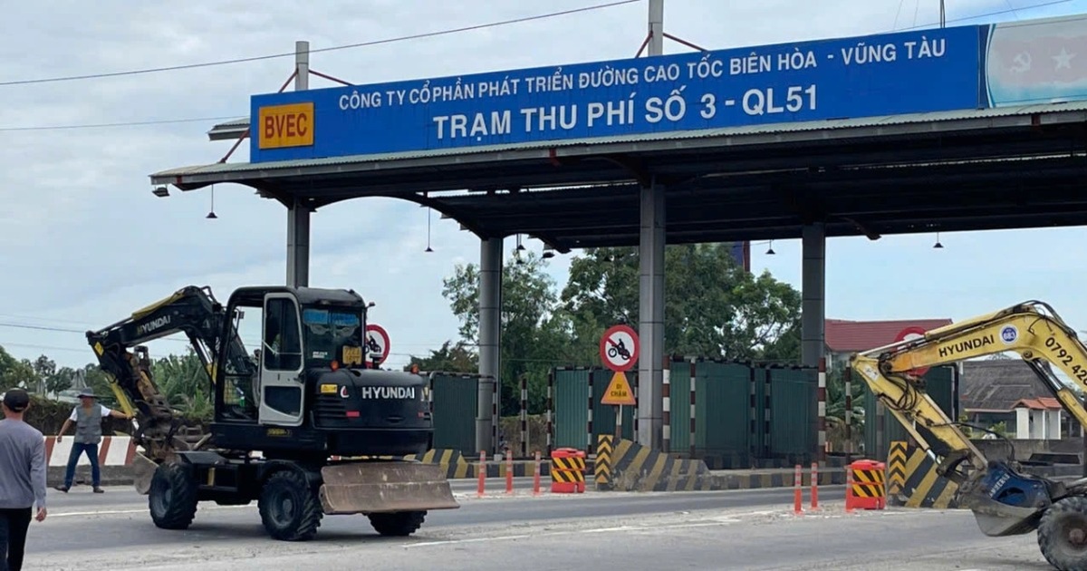 TPHCM tháo dỡ trạm thu phí bỏ hoang trên quốc lộ 51