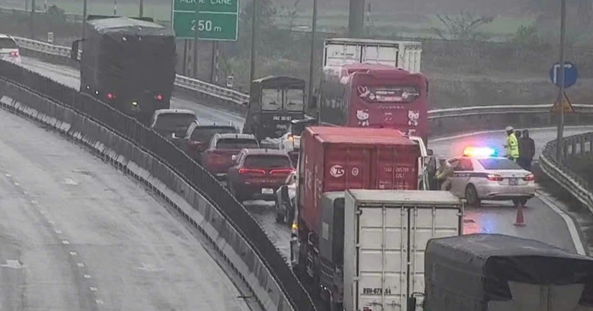 Liên tiếp tai nạn, cao tốc Bắc – Nam qua Thanh Hóa ùn tắc nhiều giờ