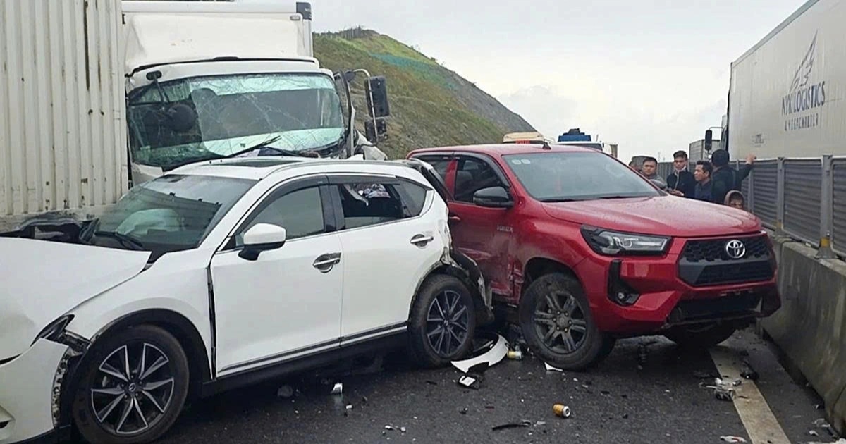 Hai vụ tai nạn trên cao tốc Hàm Nghi – Vũng Áng, 4 ô tô va chạm liên hoàn